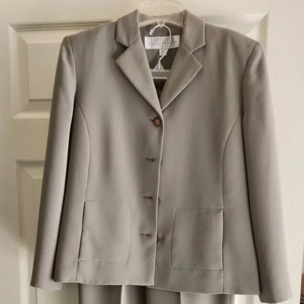 EUC Larry Levine Pant Suit Size 8P
